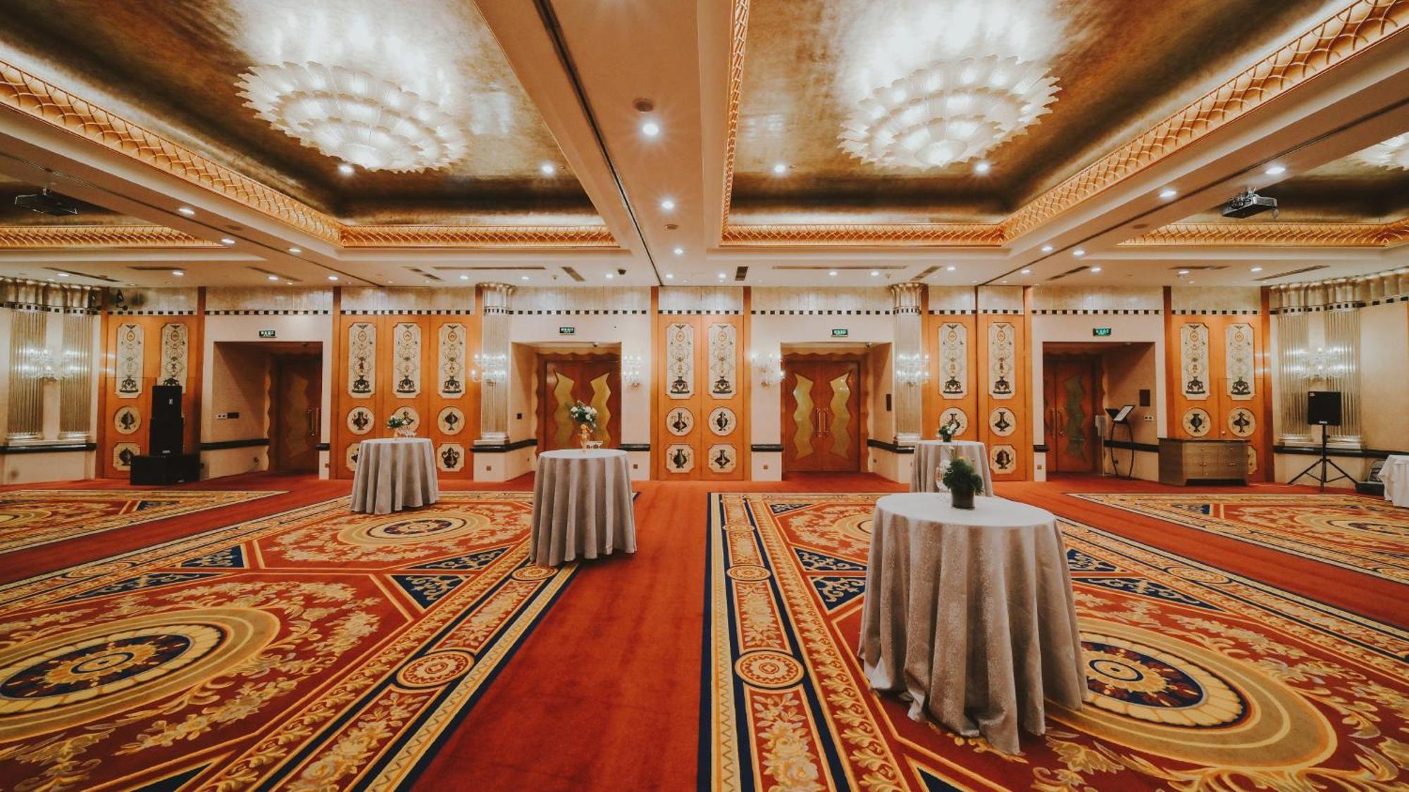 Crowne Plaza By Ihg Hotel