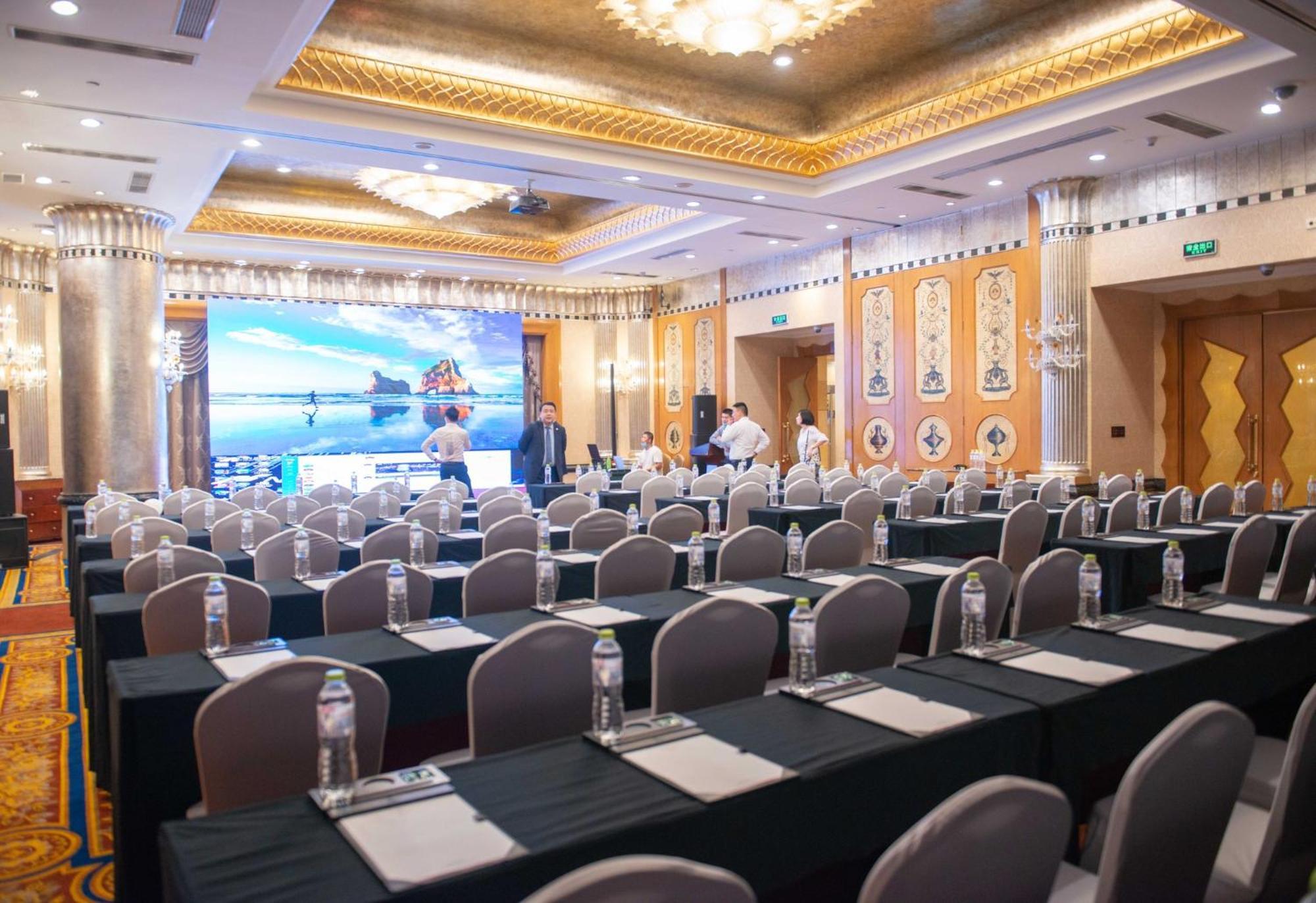 Crowne Plaza By Ihg 5*